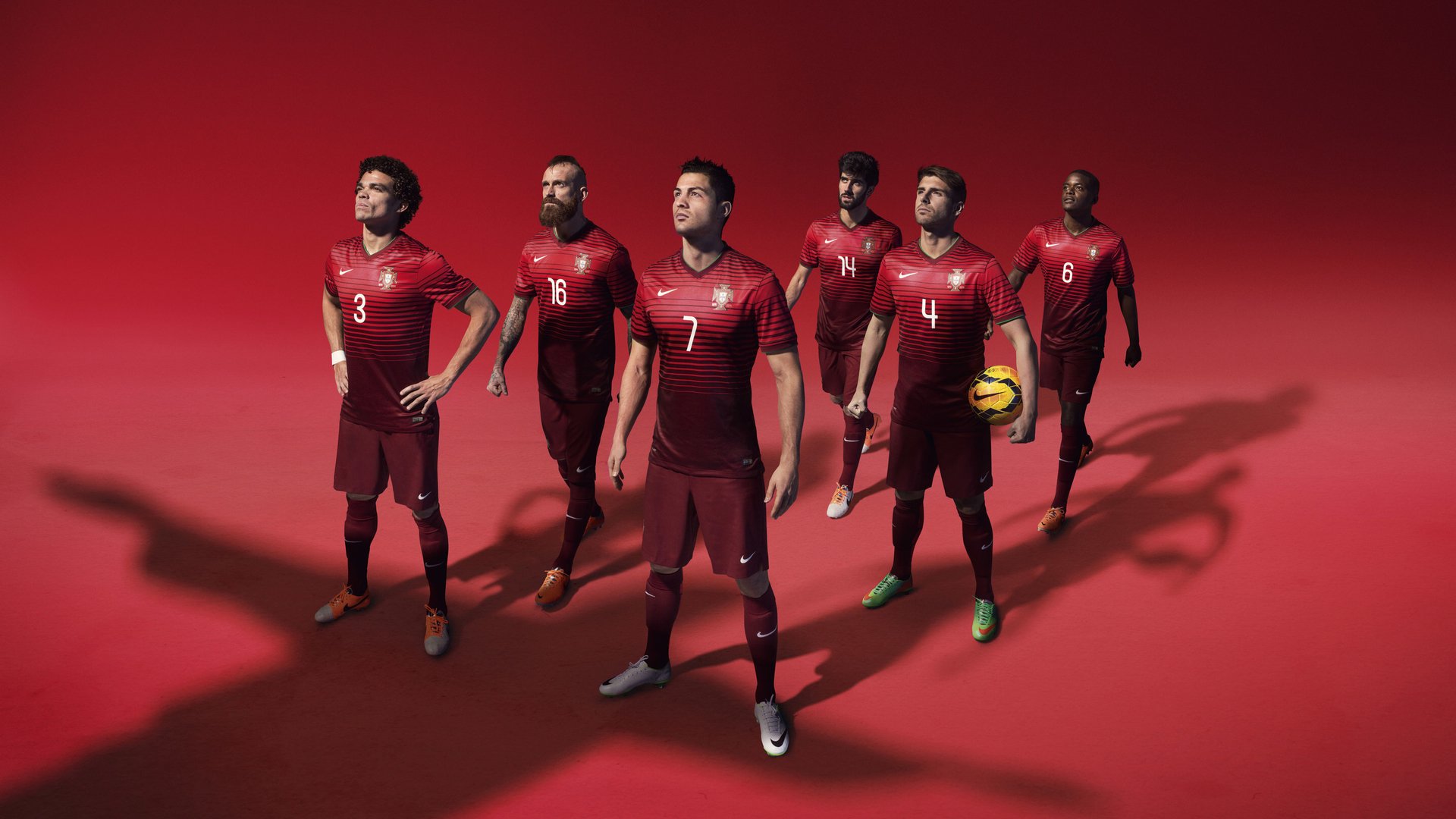 媒体采访老将讲述职业生涯经历激励年轻球员坚持初心，球星采访视频