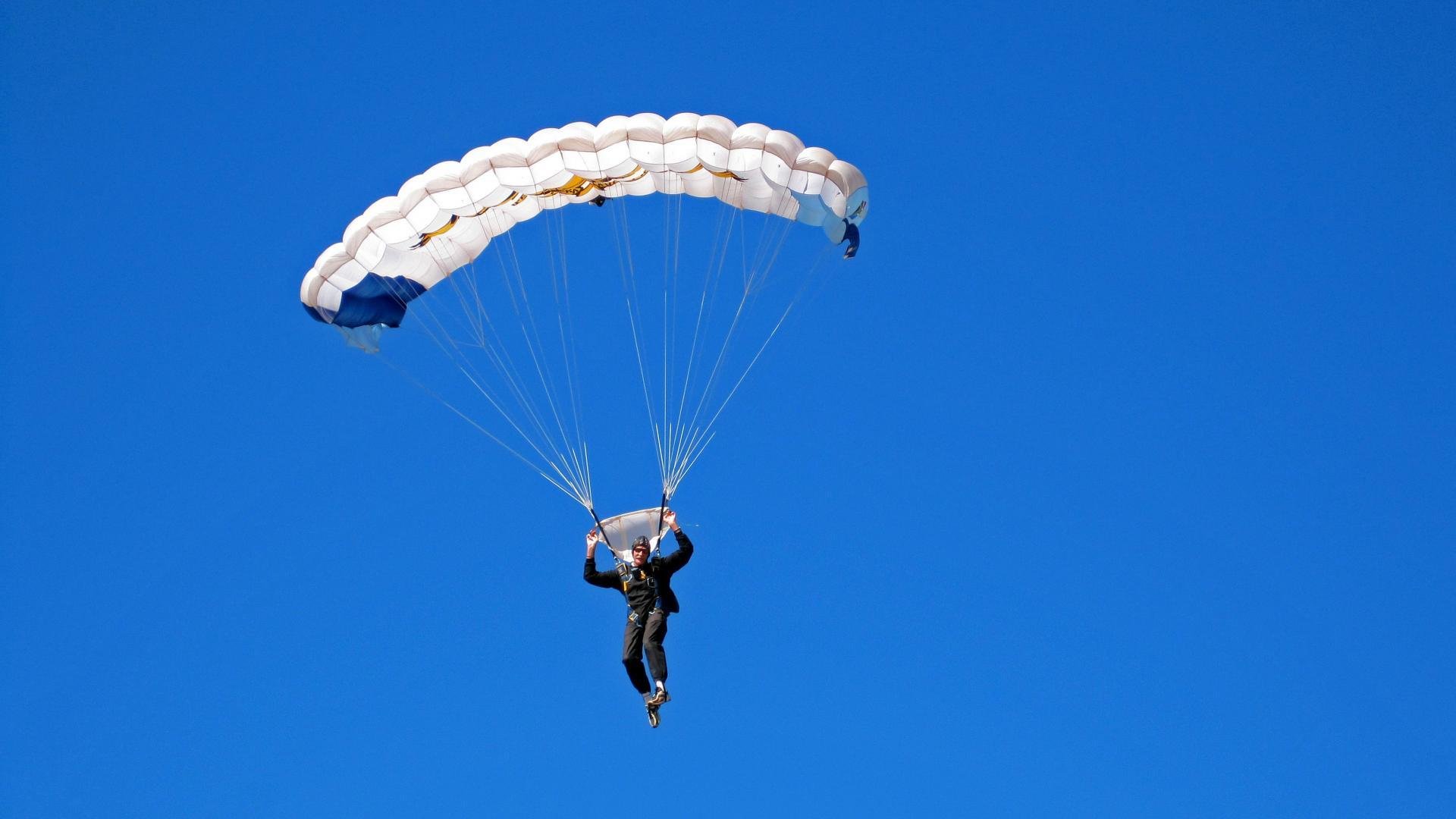 足协推动足球普及教育走进中小学,足球推广学校
